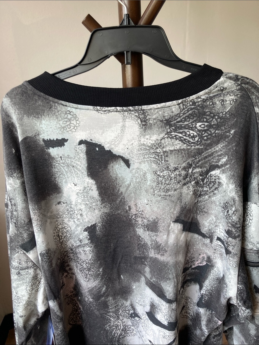 Nine West active paisley print pattern crewneck top zip pocket on sleeve 2X - Picture 10 of 17